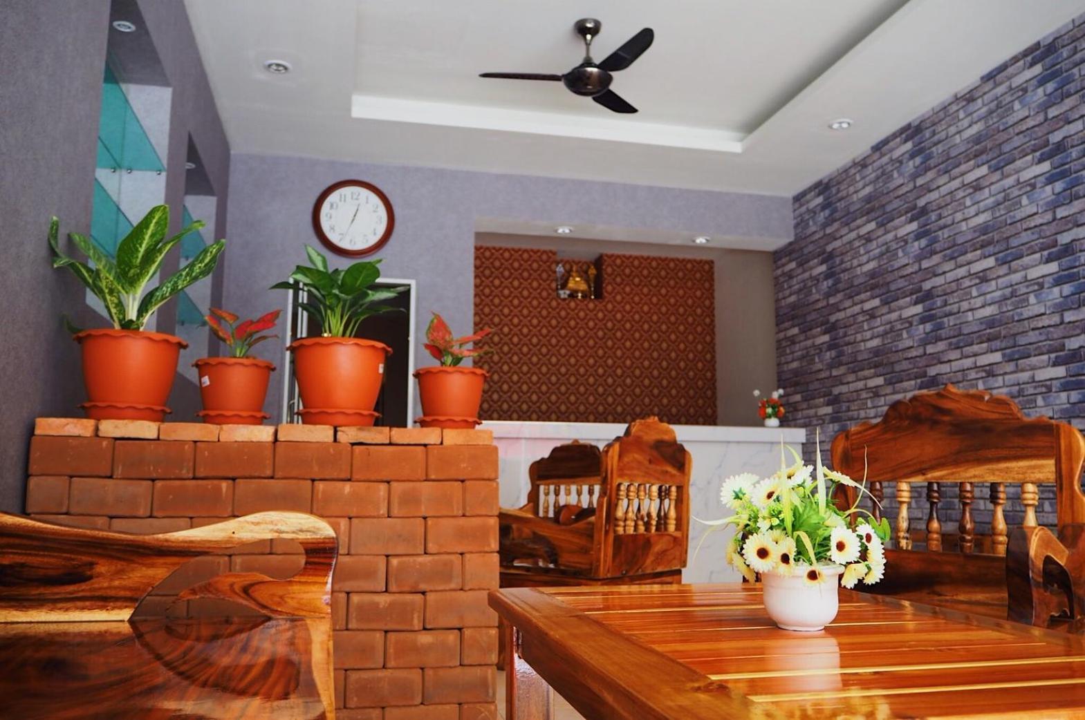 The Lucky Kata Hostel Bagian luar foto
