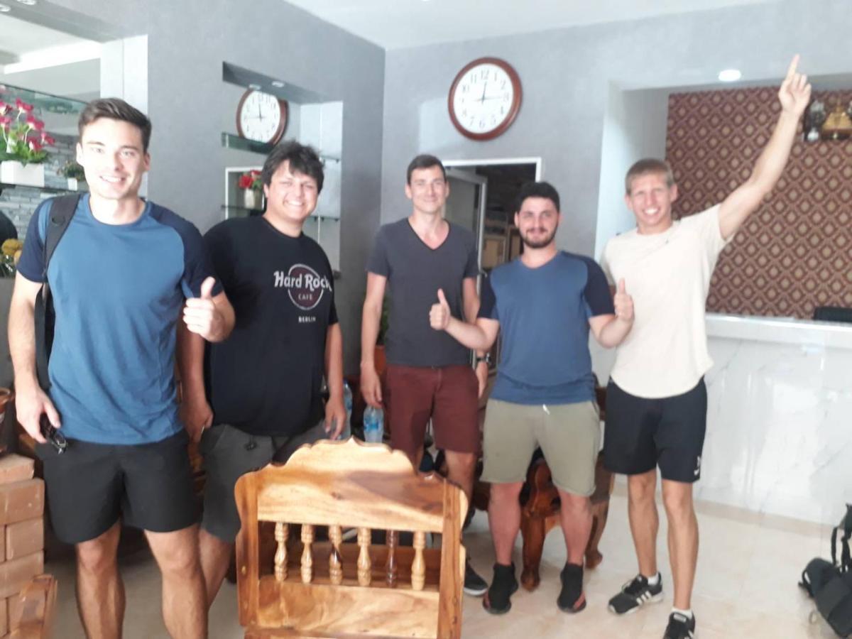 The Lucky Kata Hostel Bagian luar foto